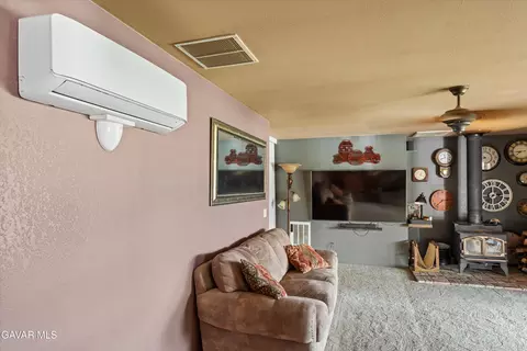 Living - 8212 Avenue H E, Lancaster, CA 93535 photo 3 of 4