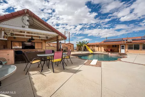 Exterior - 8212 Avenue H E, Lancaster, CA 93535 photo 13 of 17