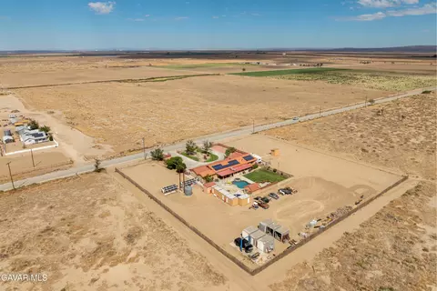 View/Area - 8212 Avenue H E, Lancaster, CA 93535 photo 2 of 8