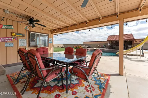 Exterior - 8212 Avenue H E, Lancaster, CA 93535 photo 10 of 17
