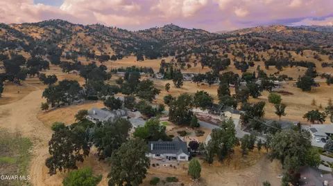 View/Area - 28840 Gleneagle Ct, Tehachapi, CA 93561 photo 4 of 5