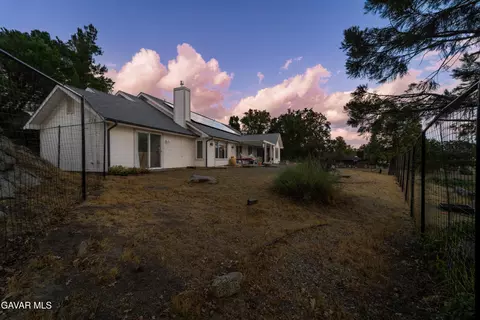 Exterior - 28840 Gleneagle Ct, Tehachapi, CA 93561 photo 3 of 8
