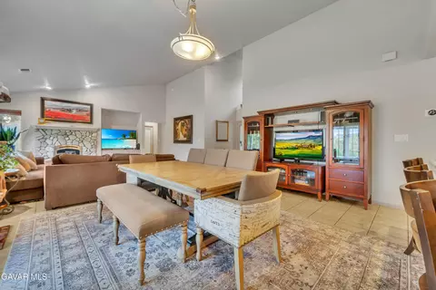 Dining - 28840 Gleneagle Ct, Tehachapi, CA 93561 photo 2 of 2