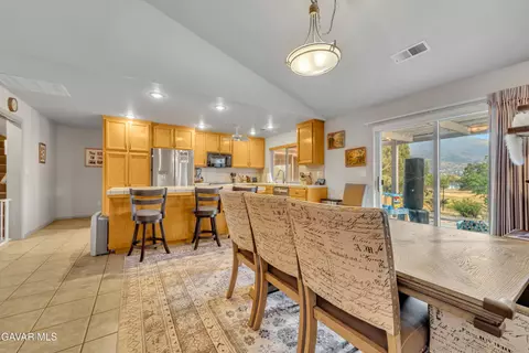 Dining - 28840 Gleneagle Ct, Tehachapi, CA 93561 photo 1 of 2
