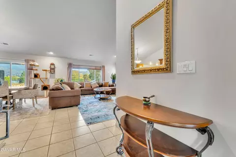 Entry Way - 28840 Gleneagle Ct, Tehachapi, CA 93561 photo 1 of 2