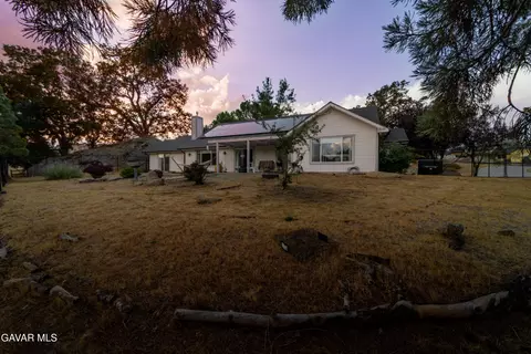 Exterior - 28840 Gleneagle Ct, Tehachapi, CA 93561 photo 7 of 8