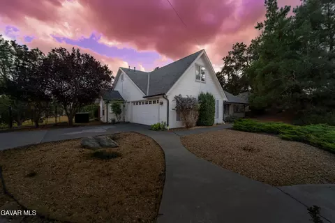 Exterior - 28840 Gleneagle Ct, Tehachapi, CA 93561 photo 6 of 8