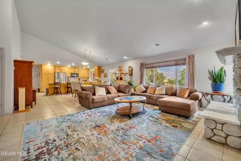 Living - 28840 Gleneagle Ct, Tehachapi, CA 93561 photo 2 of 2