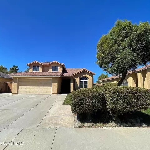 43821 Silver Bow Rd, Lancaster, CA 93535