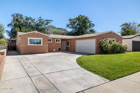 608 Nugent St E, Lancaster, CA 93535 photo 2