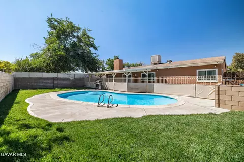 608 Nugent St E, Lancaster, CA 93535 photo 4