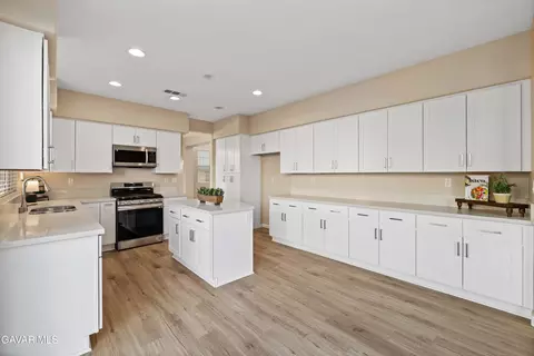 Kitchen - 43342 Harbor St, Lancaster, CA 93536 photo 2 of 3