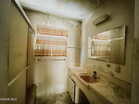 Bath - Undisclosed, Lancaster, CA 93534 photo 1 of 2