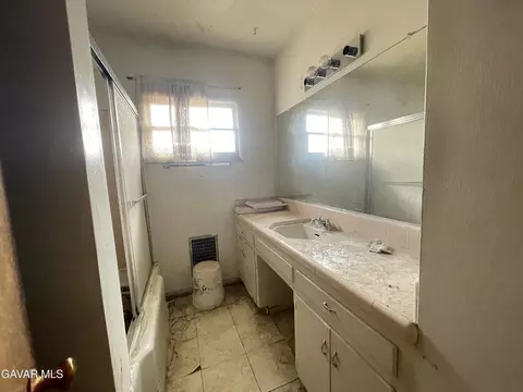 Bath - Undisclosed, Lancaster, CA 93534 photo 2 of 2