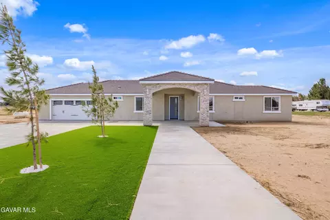 8746 D4 Ave W, Lancaster, CA 93536