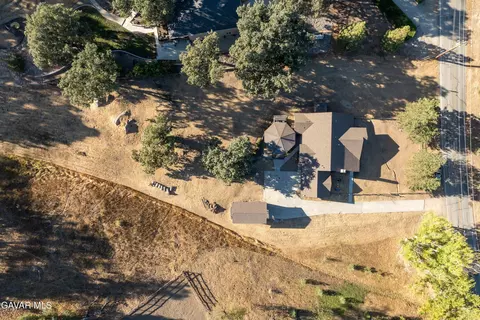 View/Area - 30280 Pinedale Dr, Tehachapi, CA 93561 photo 4 of 7