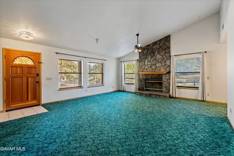 Living - 30280 Pinedale Dr, Tehachapi, CA 93561 photo 1 of 2
