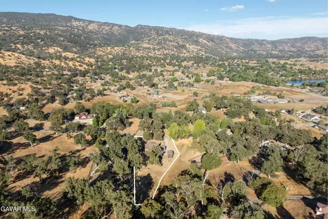 View/Area - 30280 Pinedale Dr, Tehachapi, CA 93561 photo 6 of 7