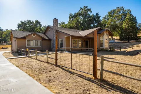 30280 Pinedale Dr, Tehachapi, CA 93561