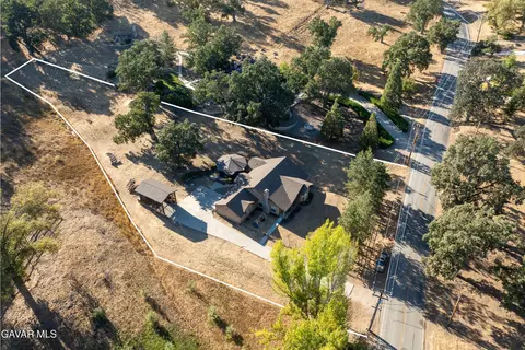 View/Area - 30280 Pinedale Dr, Tehachapi, CA 93561 photo 3 of 7