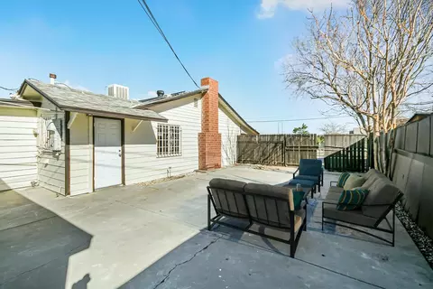 Exterior - 39021 8th St E, Palmdale, CA 93550 photo 2 of 3