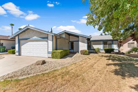 39221 Foxholm Dr, Palmdale, CA 93551
