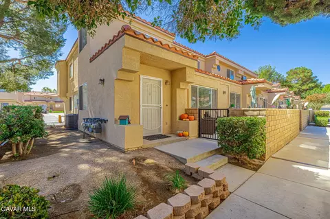 43455 30th St UNIT 4, Lancaster, CA 93536