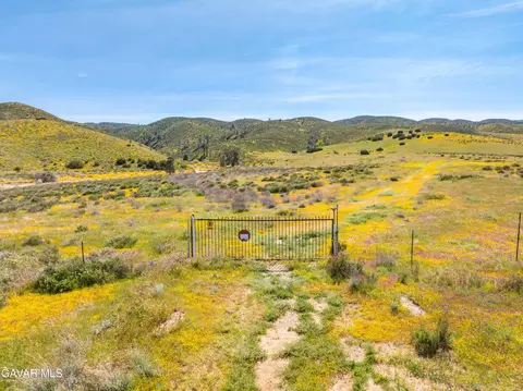 245 Th St W Lancaster Rd, Lake Hughes, CA 93532