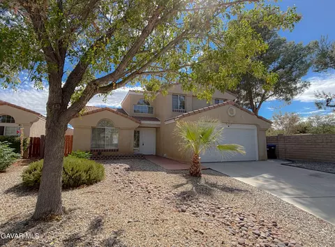 Exterior - 1002 Kildare St E, Lancaster, CA 93535 photo 3 of 7