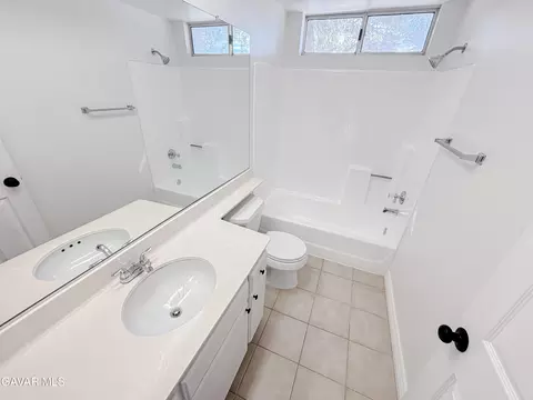 Bath - 1002 Kildare St E, Lancaster, CA 93535 photo 6 of 7