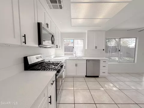Kitchen - 1002 Kildare St E, Lancaster, CA 93535 photo 3 of 3