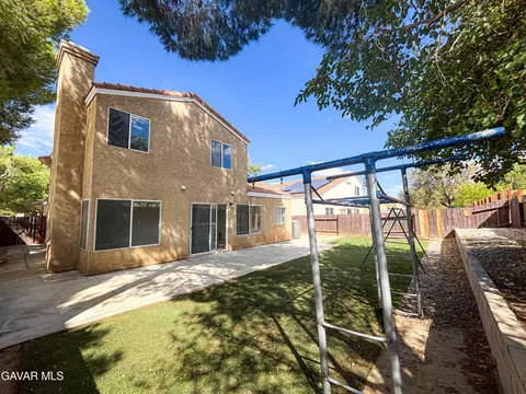 Exterior - 1002 Kildare St E, Lancaster, CA 93535 photo 5 of 7