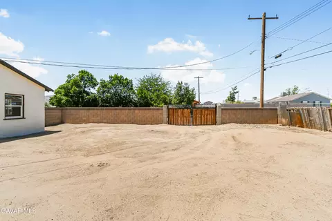 Exterior - 203 Avenue P4 E, Palmdale, CA 93550 photo 2 of 4
