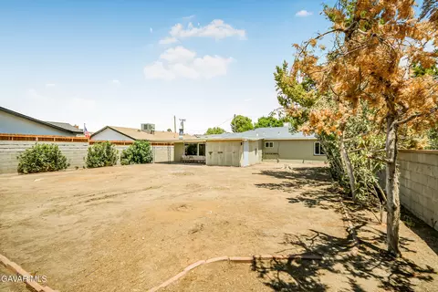Exterior - 38013 11th St E, Palmdale, CA 93550 photo 3 of 3