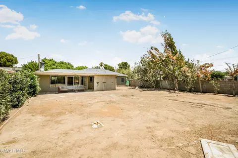 Exterior - 38013 11th St E, Palmdale, CA 93550 photo 2 of 3
