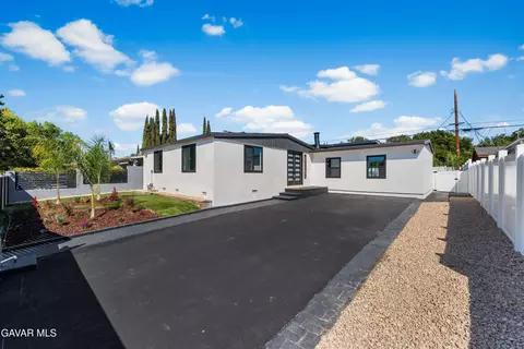 8600 Colbath Ave, Panorama City, CA 91402