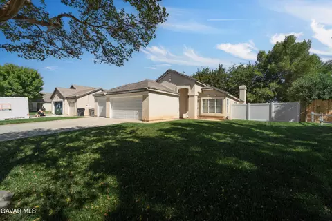 42434 Blossom Dr, Lancaster, CA 93536