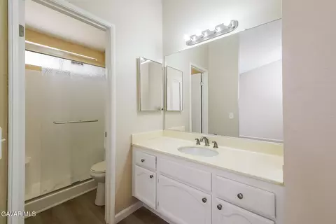 Bath - 45041 17th St E, Lancaster, CA 93535 photo 1 of 4