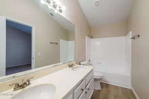 Bath - 45041 17th St E, Lancaster, CA 93535 photo 2 of 4