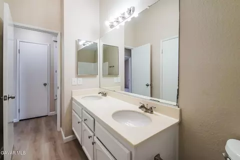 Bath - 45041 17th St E, Lancaster, CA 93535 photo 3 of 4