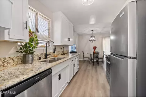 Kitchen - 44214 E 2nd St, Lancaster, CA 93535 photo 4 of 5