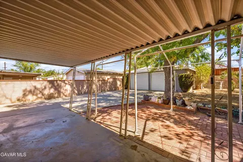 Exterior - 44214 E 2nd St, Lancaster, CA 93535 photo 3 of 4