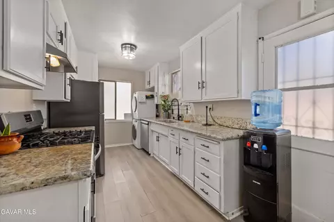 Kitchen - 44214 E 2nd St, Lancaster, CA 93535 photo 3 of 5