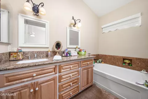 Bath - 3310 Caspian Dr, Palmdale, CA 93551 photo 1 of 2