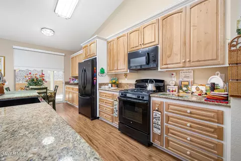 Kitchen - 3310 Caspian Dr, Palmdale, CA 93551 photo 3 of 4