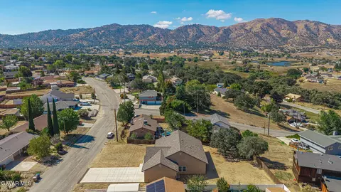 View/Area - 19809 Meadows Rd, Tehachapi, CA 93561 photo 4 of 13
