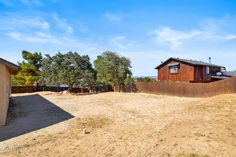 Exterior - 19809 Meadows Rd, Tehachapi, CA 93561 photo 10 of 11