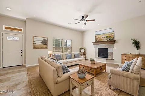 Living - 19809 Meadows Rd, Tehachapi, CA 93561 photo 2 of 4