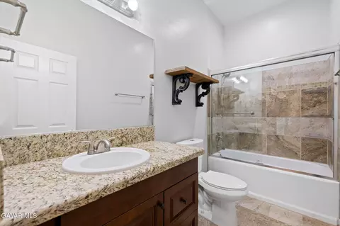 Bath - 19809 Meadows Rd, Tehachapi, CA 93561 photo 1 of 1