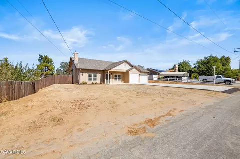 Exterior - 19809 Meadows Rd, Tehachapi, CA 93561 photo 2 of 11